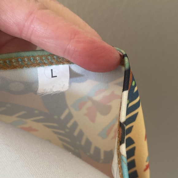 Ladies knit printed tunic, size large - Picture 3 of 4